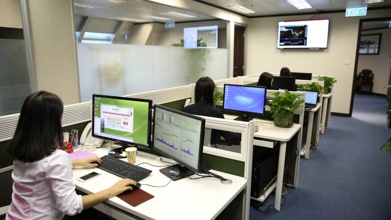 Business people working in an office - Atlanta - Careers In Government